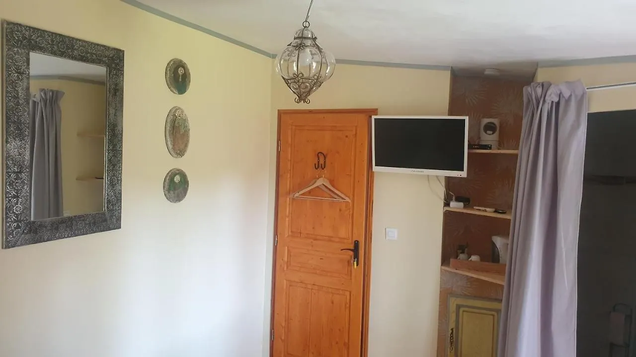 4 Safraniers Bed & Breakfast Sillans-la Cascade